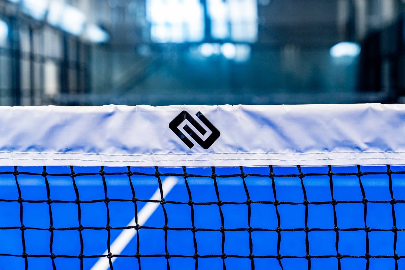 Net and playing surface detail of an Evolve padel court